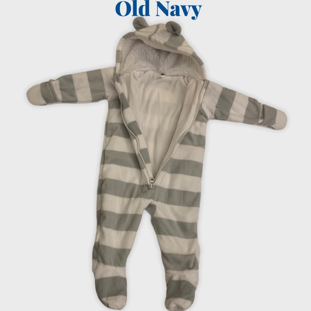Old navy lined fleece cozy baby suit, ears on hood, bear suit, soft fuzzy, warm